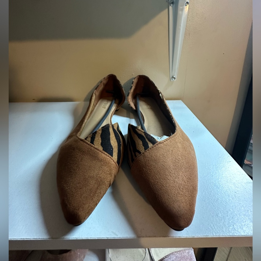 Flats - Picture 2 of 5